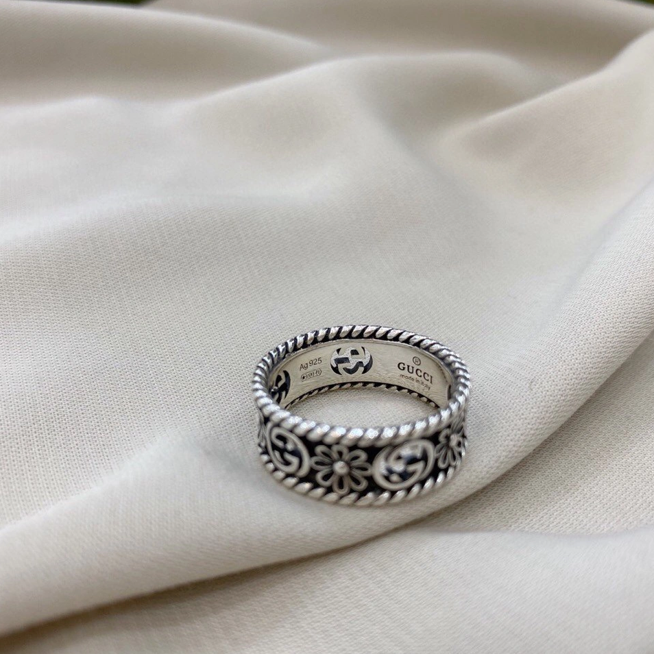 Interlocking G silver ring