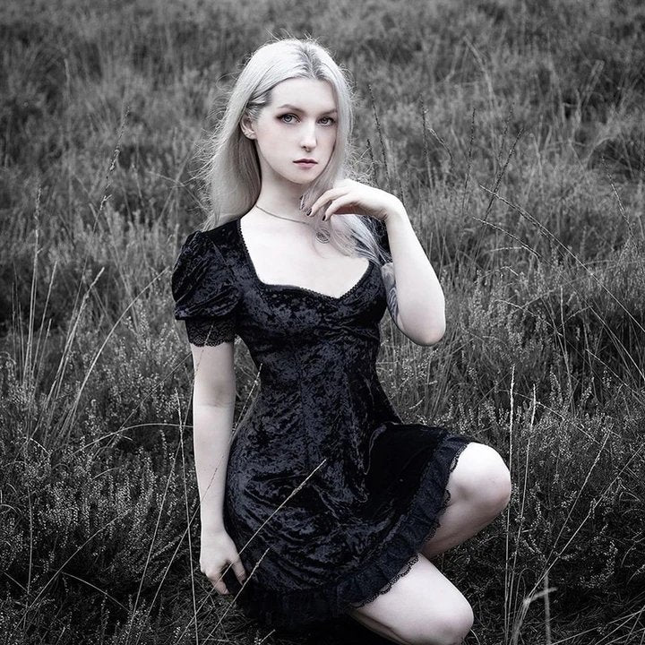 ELEGANT GOTHIC DRESS